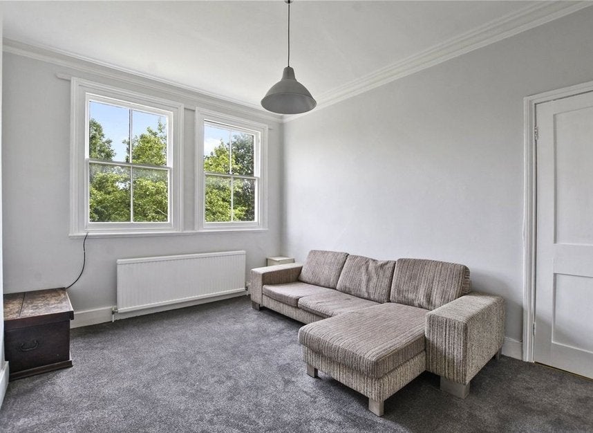 Flat Dalmeny Road in Greater London