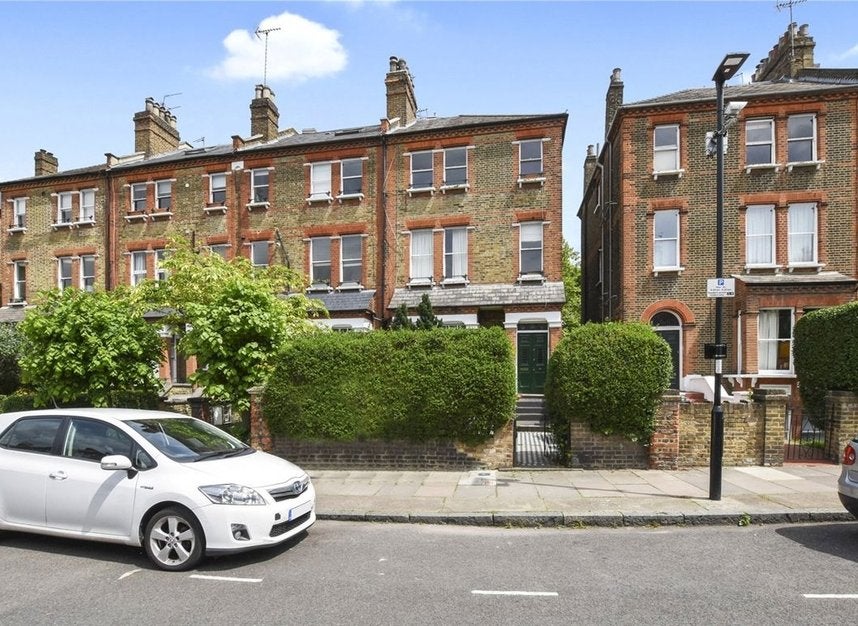 Flat Dalmeny Road in Greater London