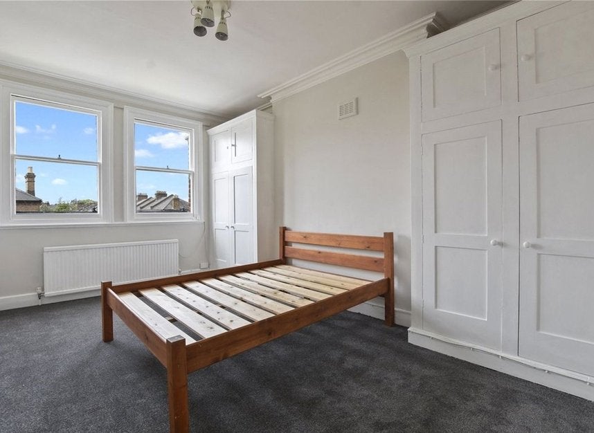 Flat Dalmeny Road in Greater London