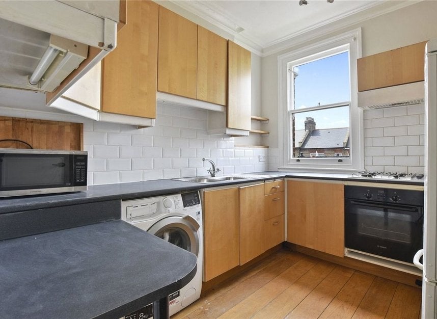 Flat Dalmeny Road in Greater London