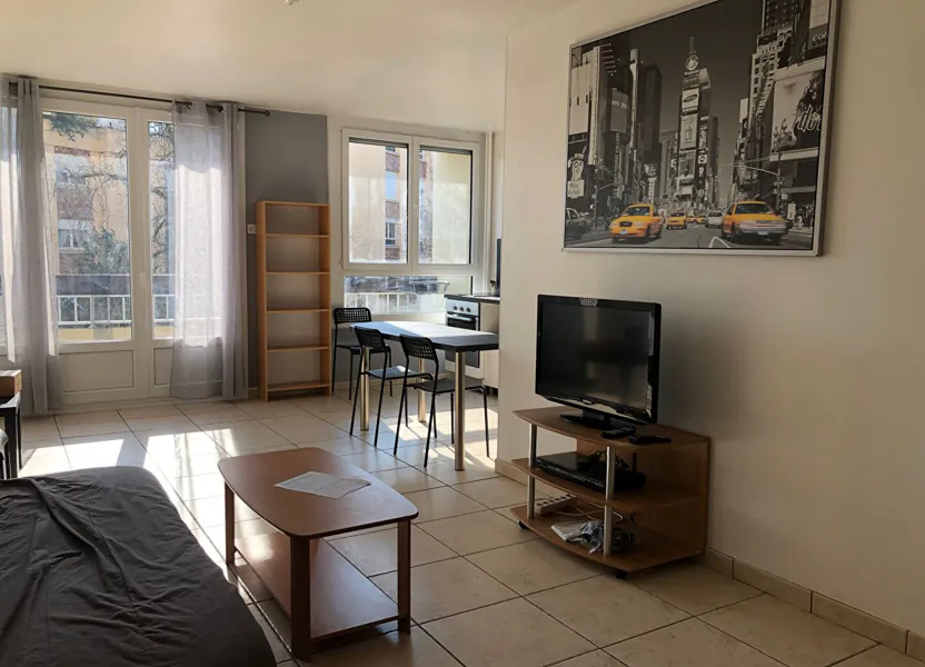 Flat Quai Étienne Rey in Vienne