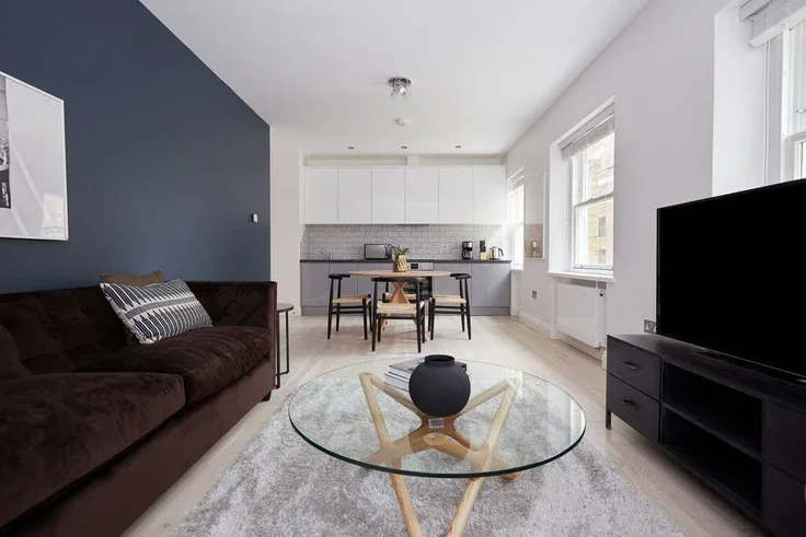 Flat Bloomsbury Way in Greater London