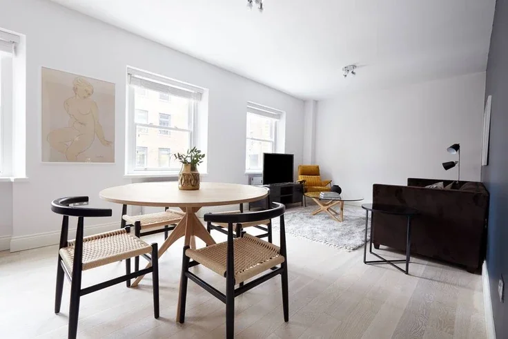 Flat Bloomsbury Way in Greater London