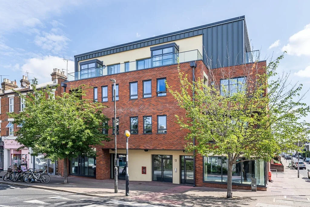 Flat Northcote Road in Greater London
