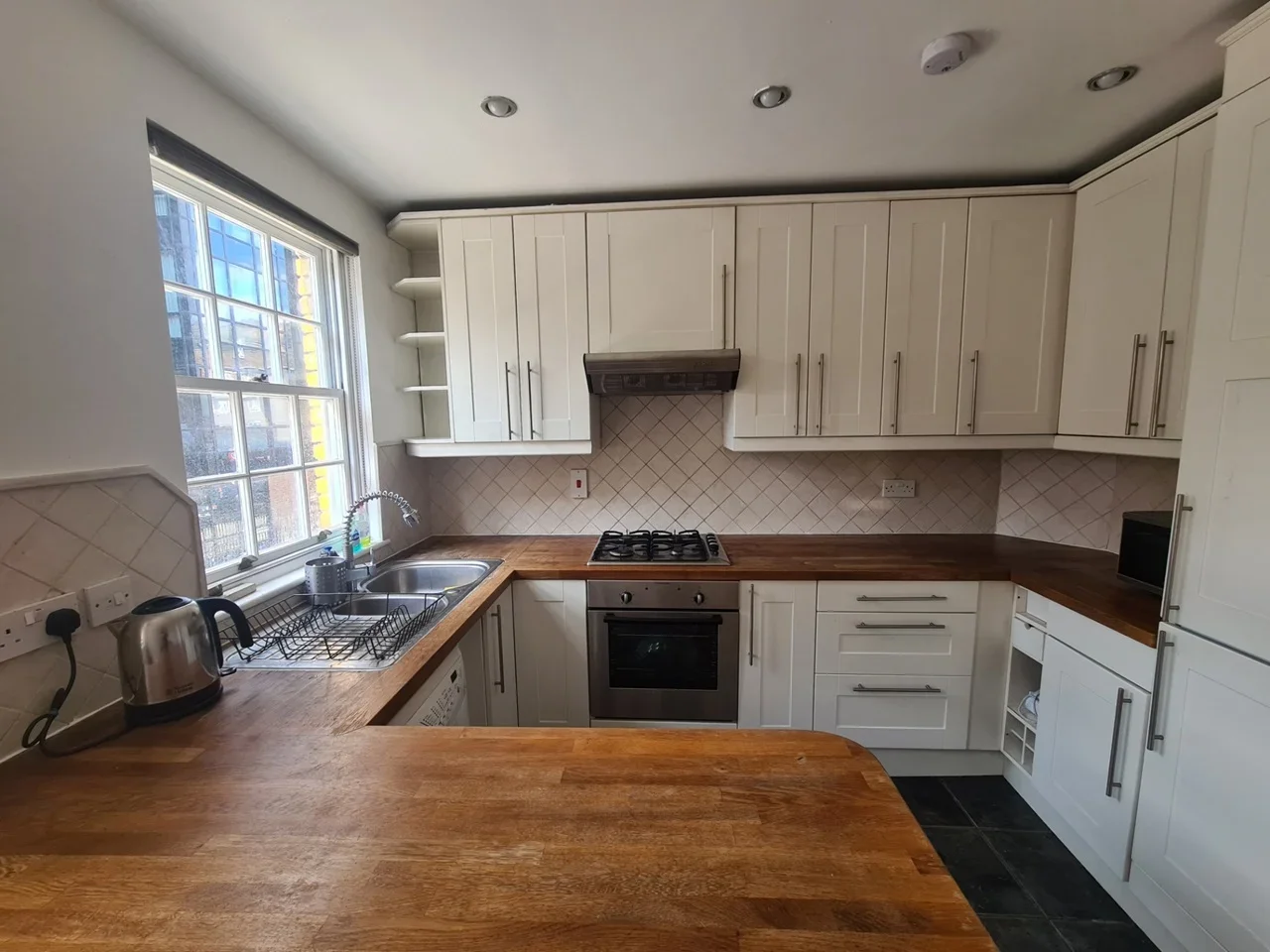 Flat Prince Regent Mews in Greater London