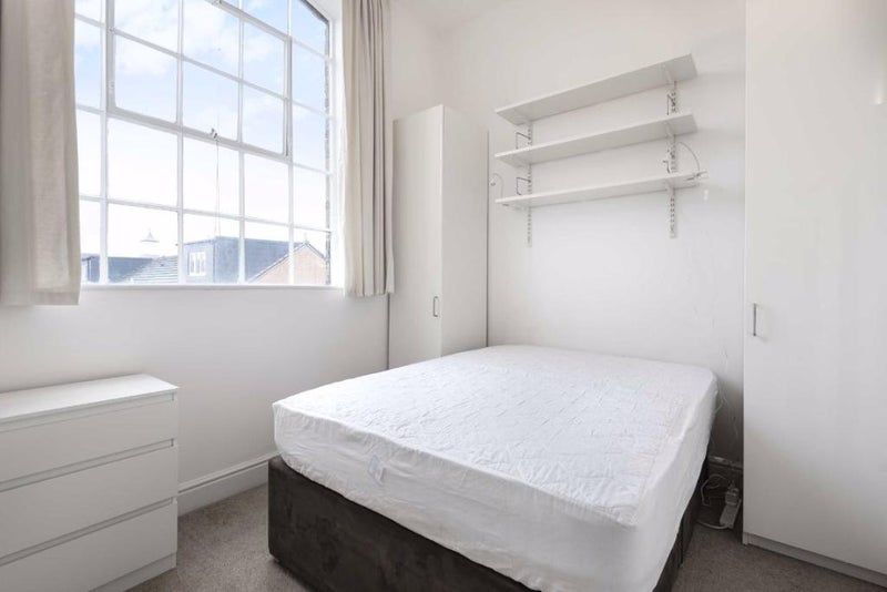 Room Burmester Road in Greater London