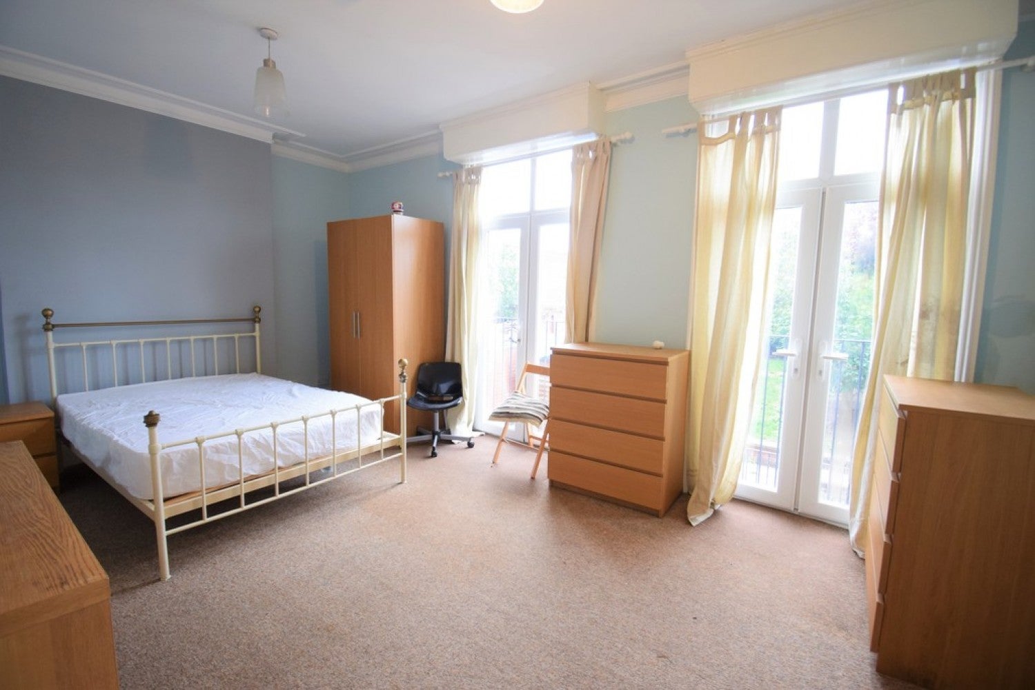 Room Alexandra Road in Bedford