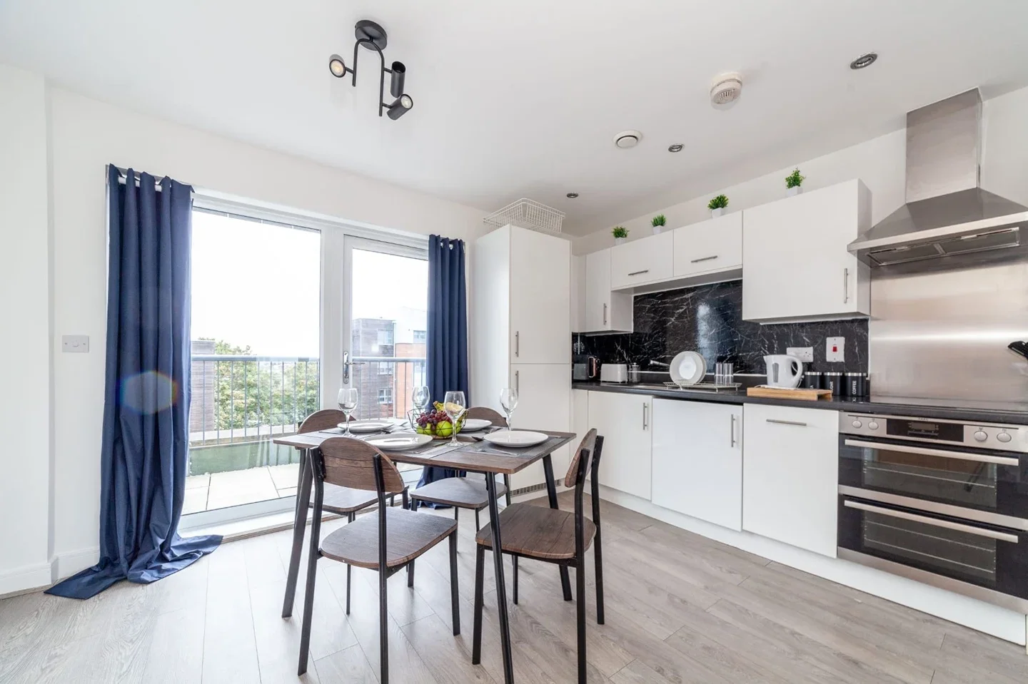 Flat Union Road in Greater London