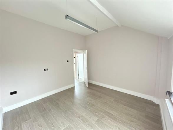 Flat Crendon Street in High Wycombe