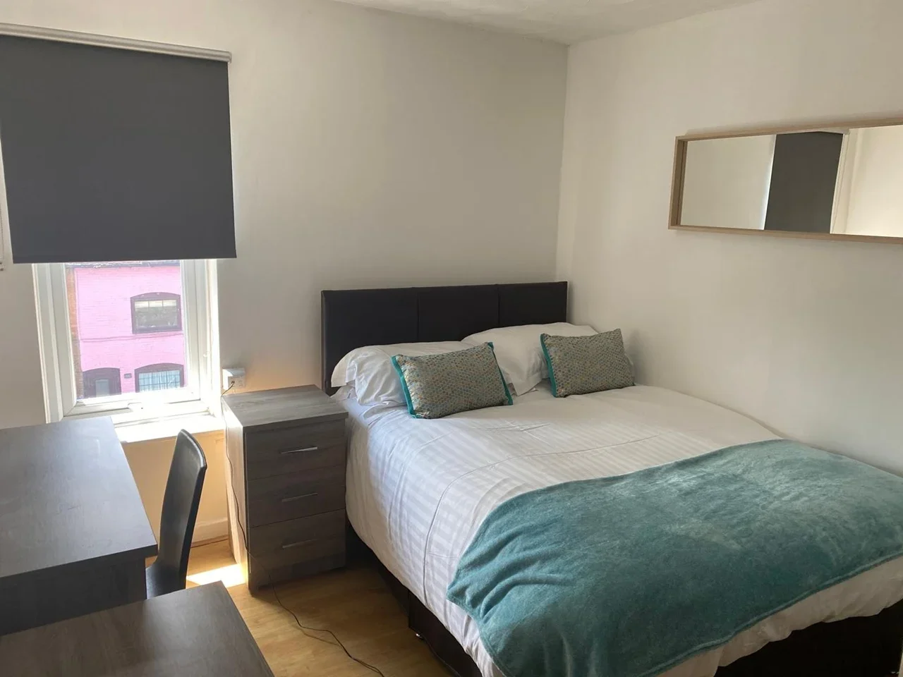 Room West Wycombe Road in High Wycombe