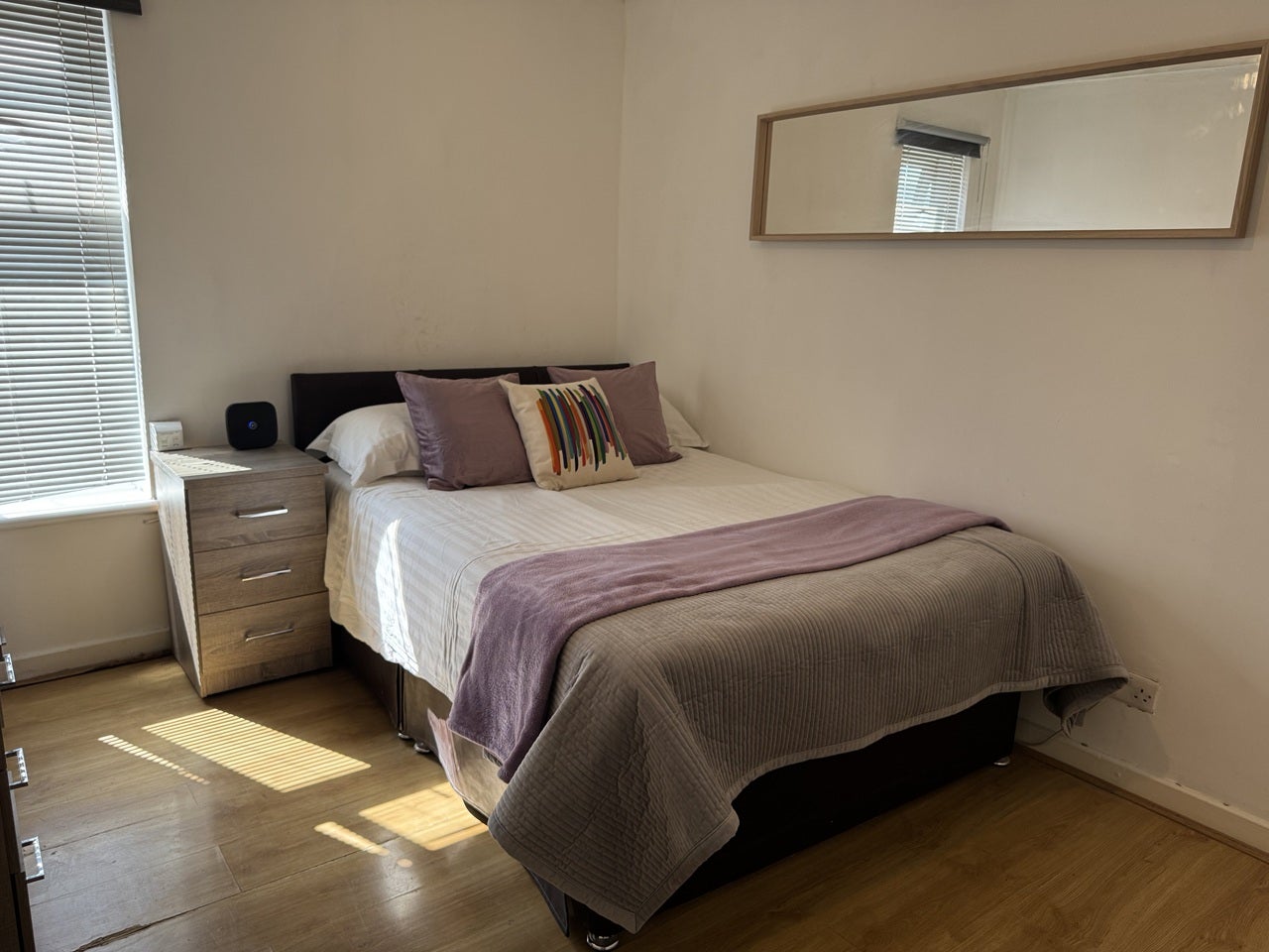 Room West Wycombe Road in High Wycombe