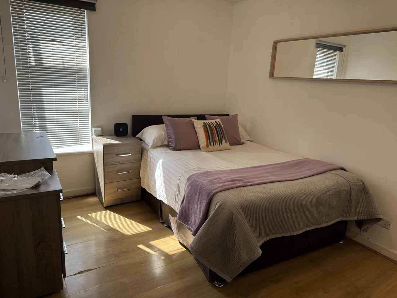 Room West Wycombe Road in High Wycombe