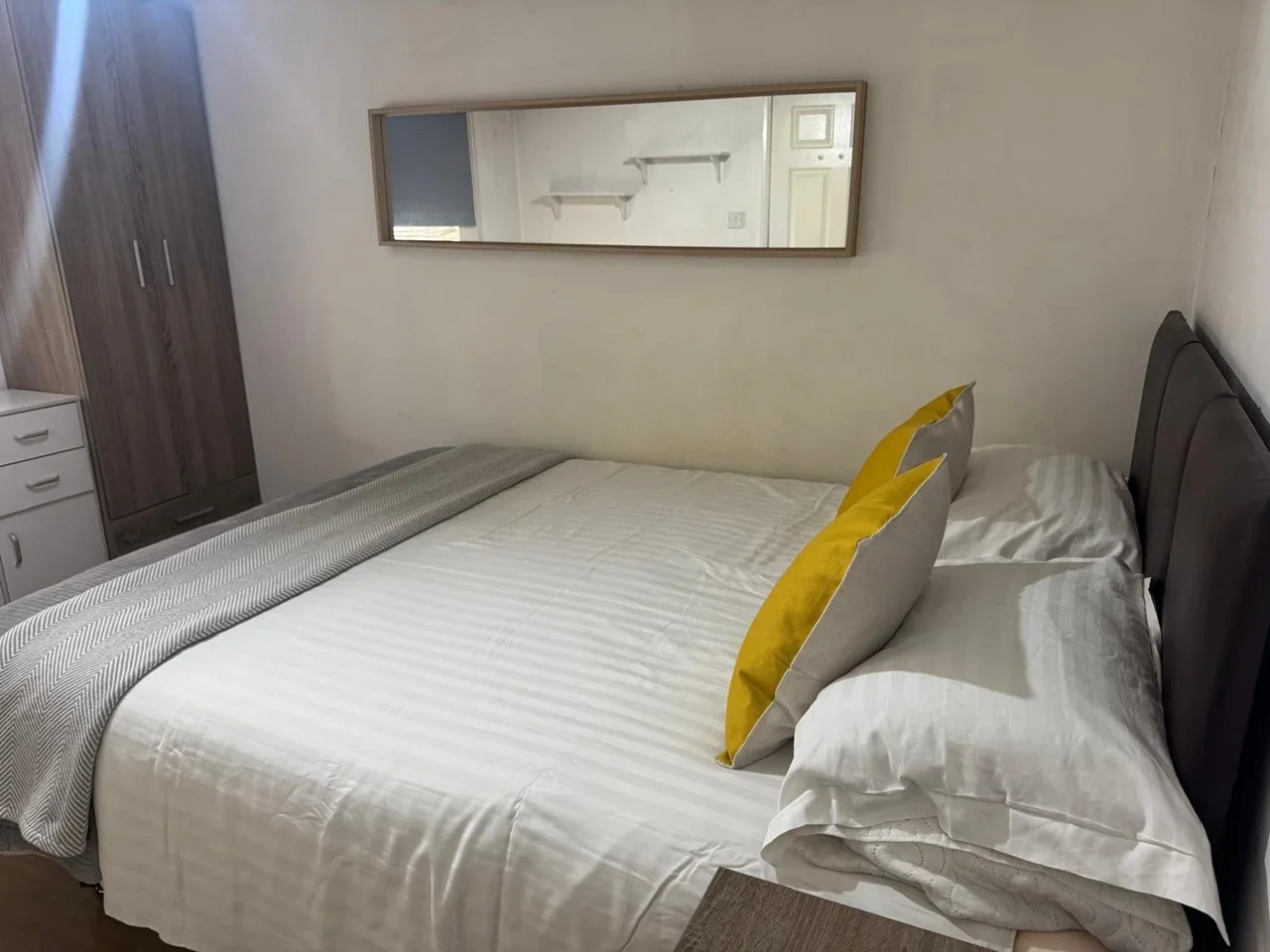 Room West Wycombe Road in High Wycombe