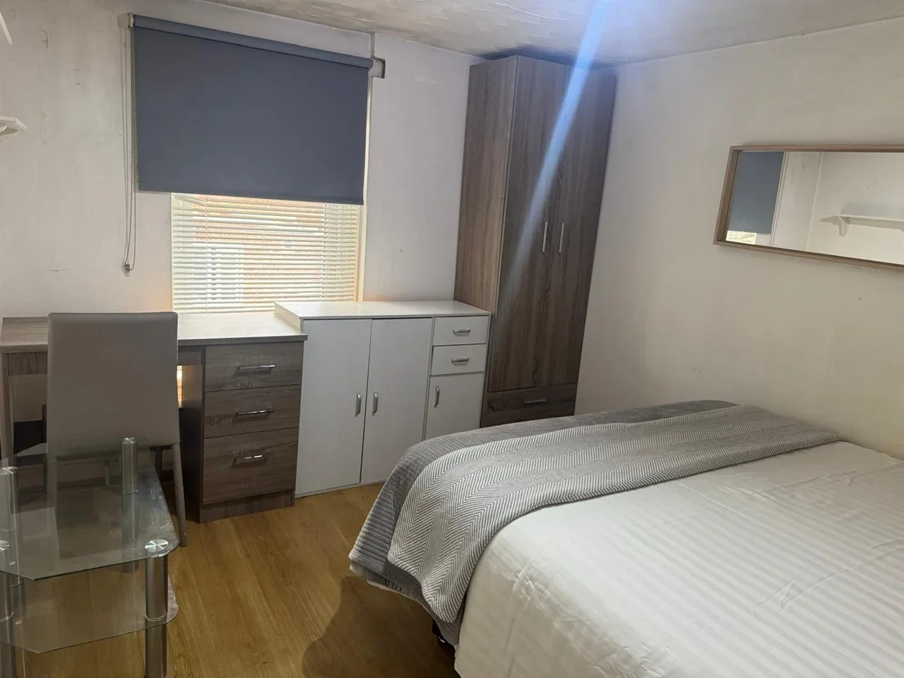 Room West Wycombe Road in High Wycombe