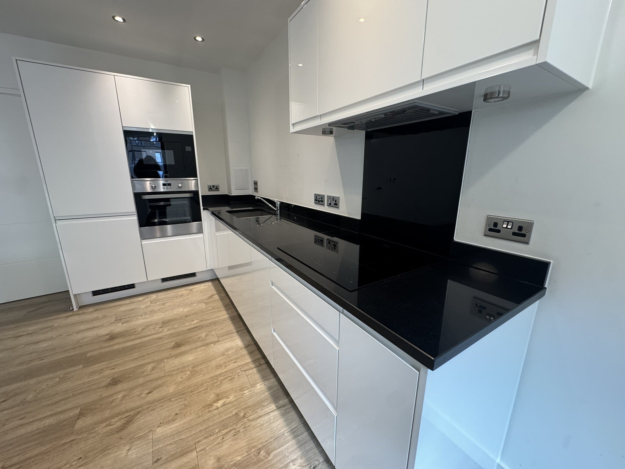 Flat Carlyon Road in London