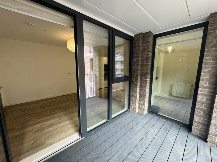 Flat Carlyon Road in London