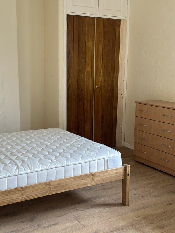 Flat Hazelwood Grove in City of Edinburgh