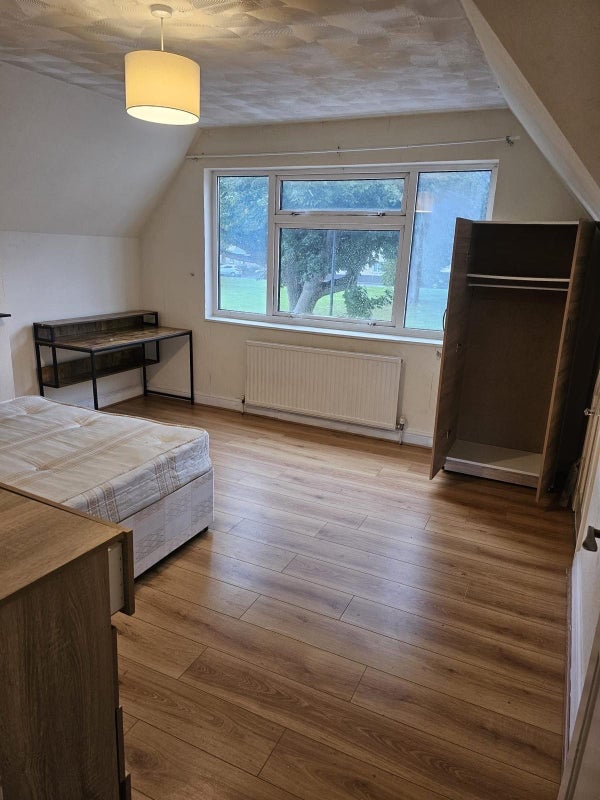 Room Amberley Road in Greater London