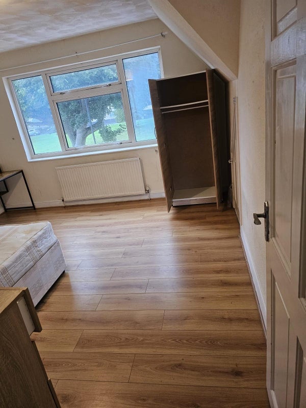 Room Amberley Road in Greater London