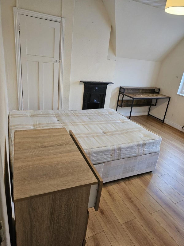 Room Amberley Road in Greater London
