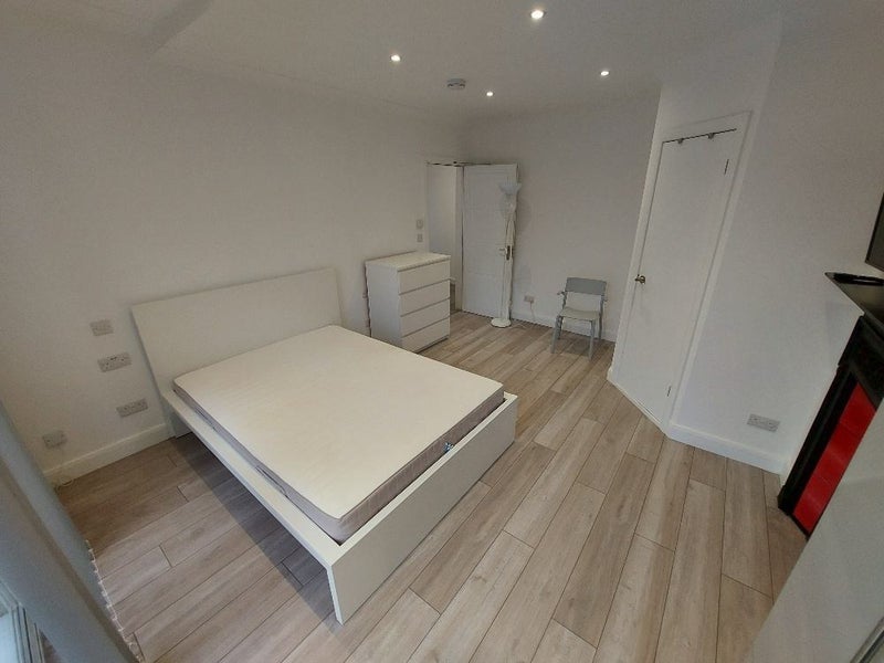 Room Noel Road in Greater London