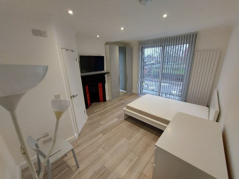 Room Noel Road in Greater London
