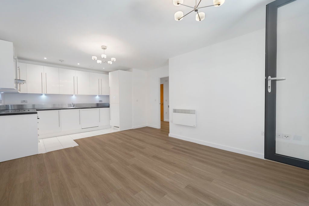 Flat Hallsville Road in Greater London
