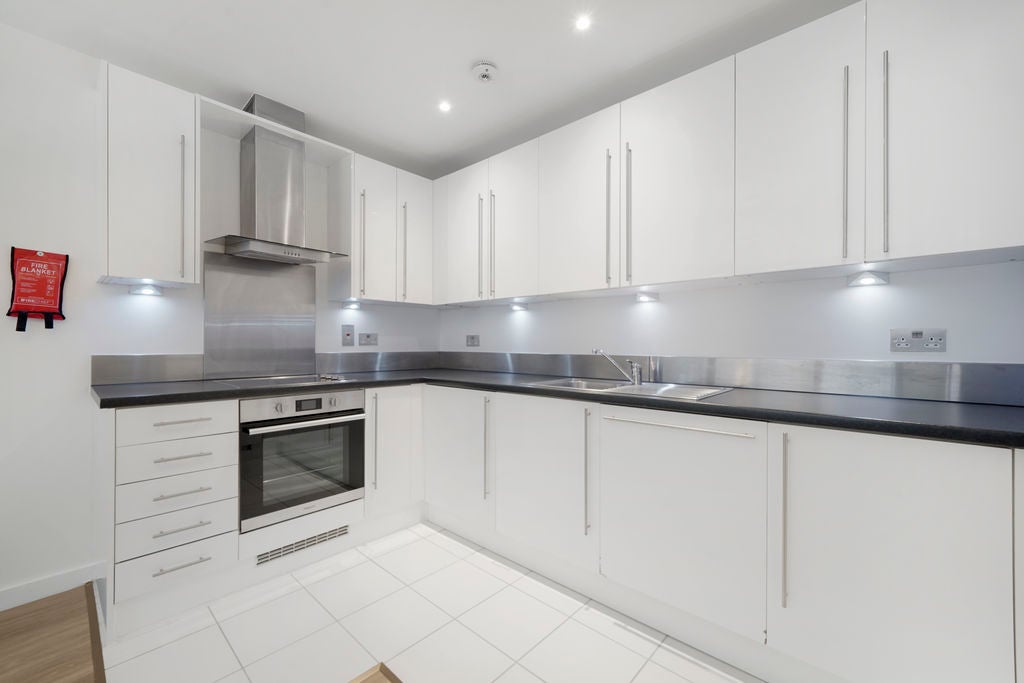 Flat Hallsville Road in Greater London