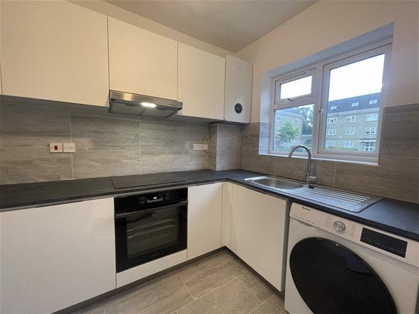 Flat Stonegrove in Greater London