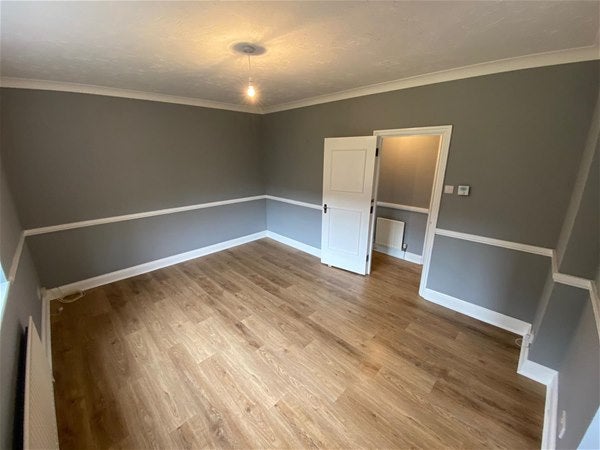 Flat Stonegrove in Greater London