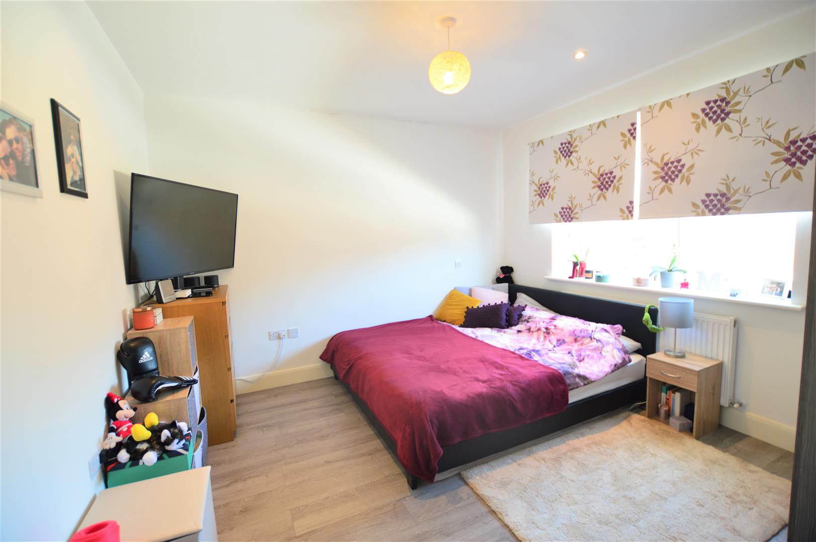 Flat Farnburn Avenue in Slough