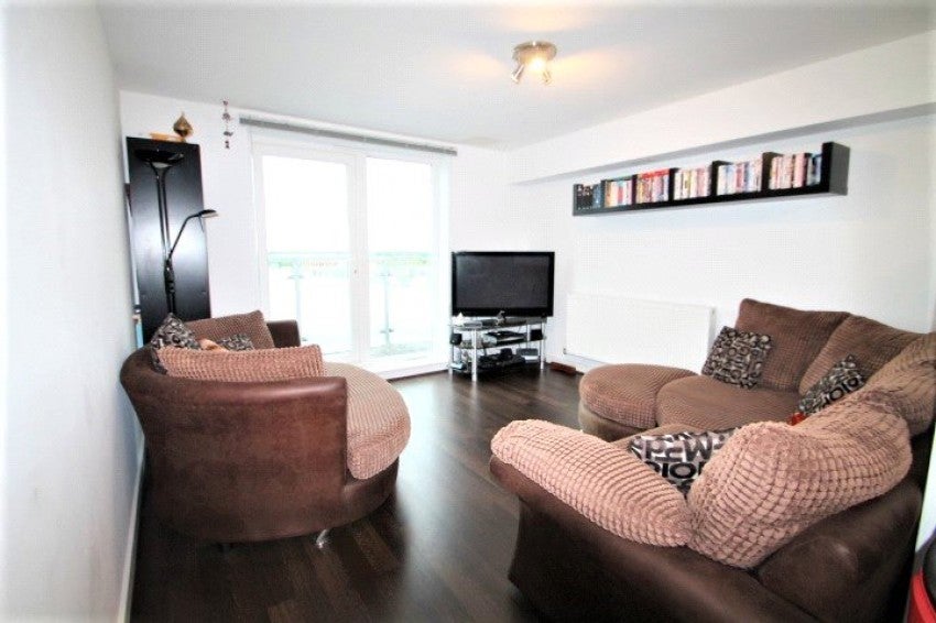 Flat Browells Lane in Greater London