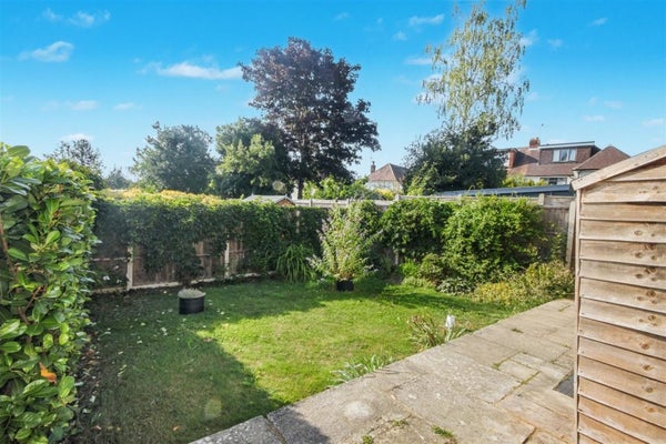 Flat Darcy Road in Mole Valley