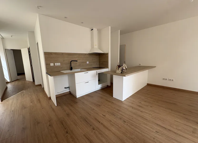 Flat Route de Valensole in Riez