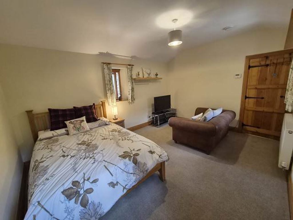 Flat The Square in Broughton West