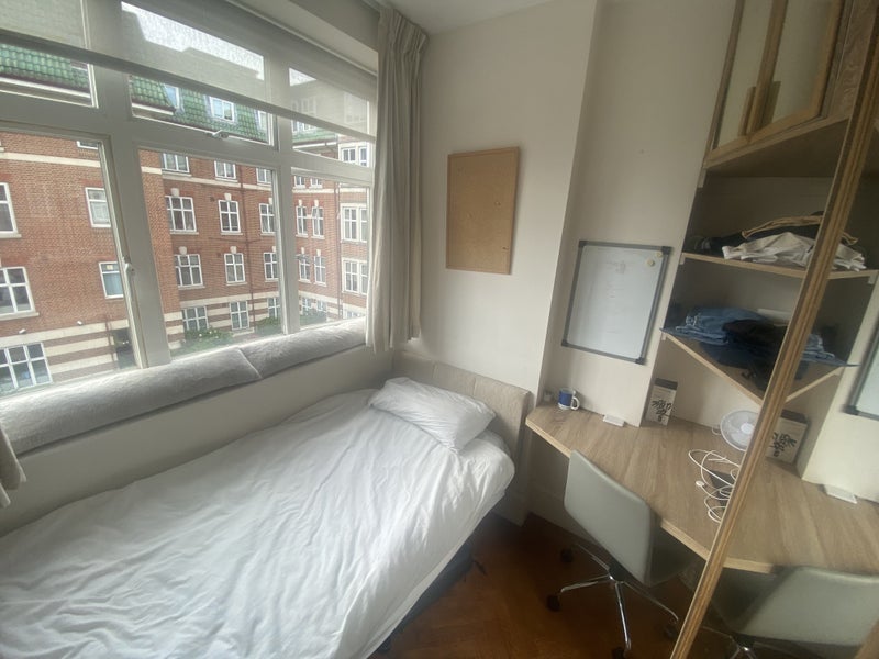 Room Haven Green in Greater London