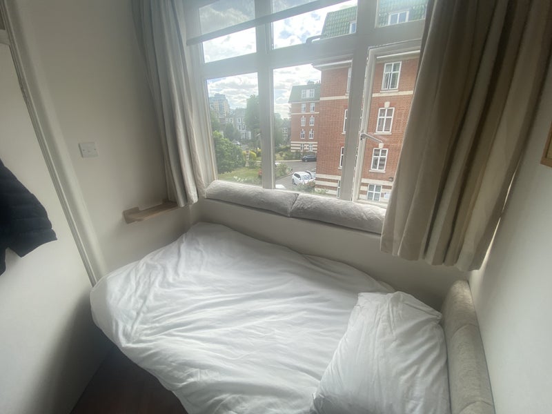 Room Haven Green in Greater London