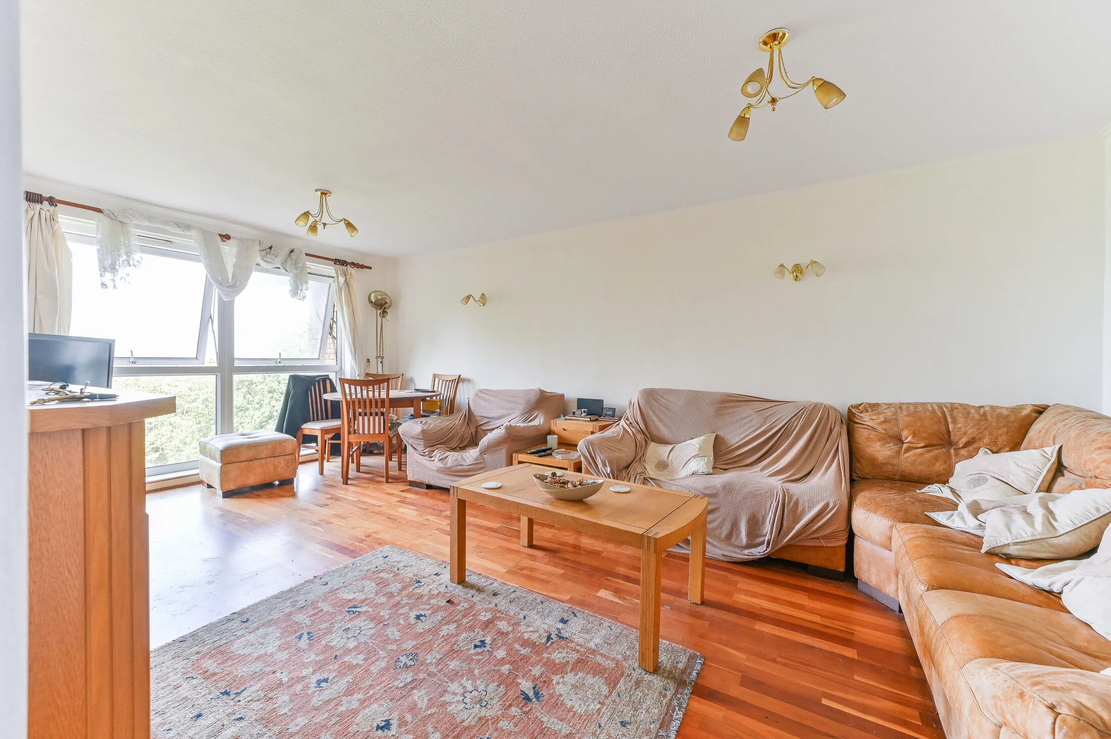 Flat Blenheim Court in Magor with Undy