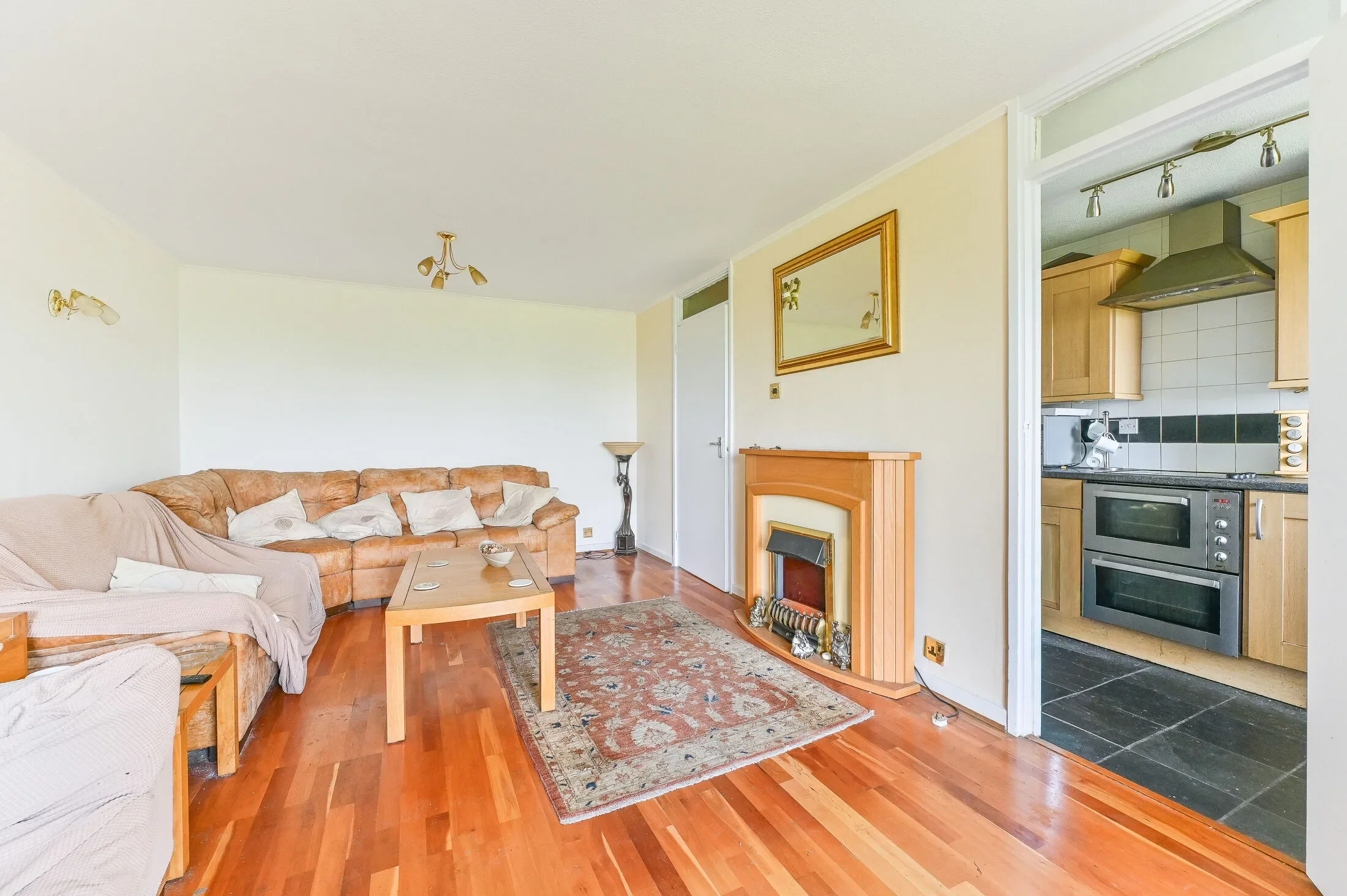 Flat Blenheim Court in Magor with Undy