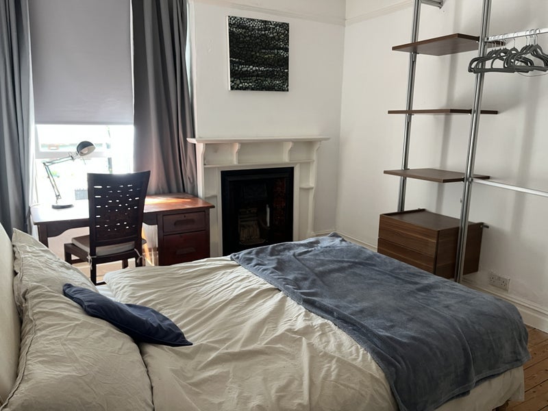 Room Strathearn Road in Greater London