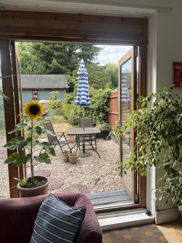 Room Strathearn Road in Greater London