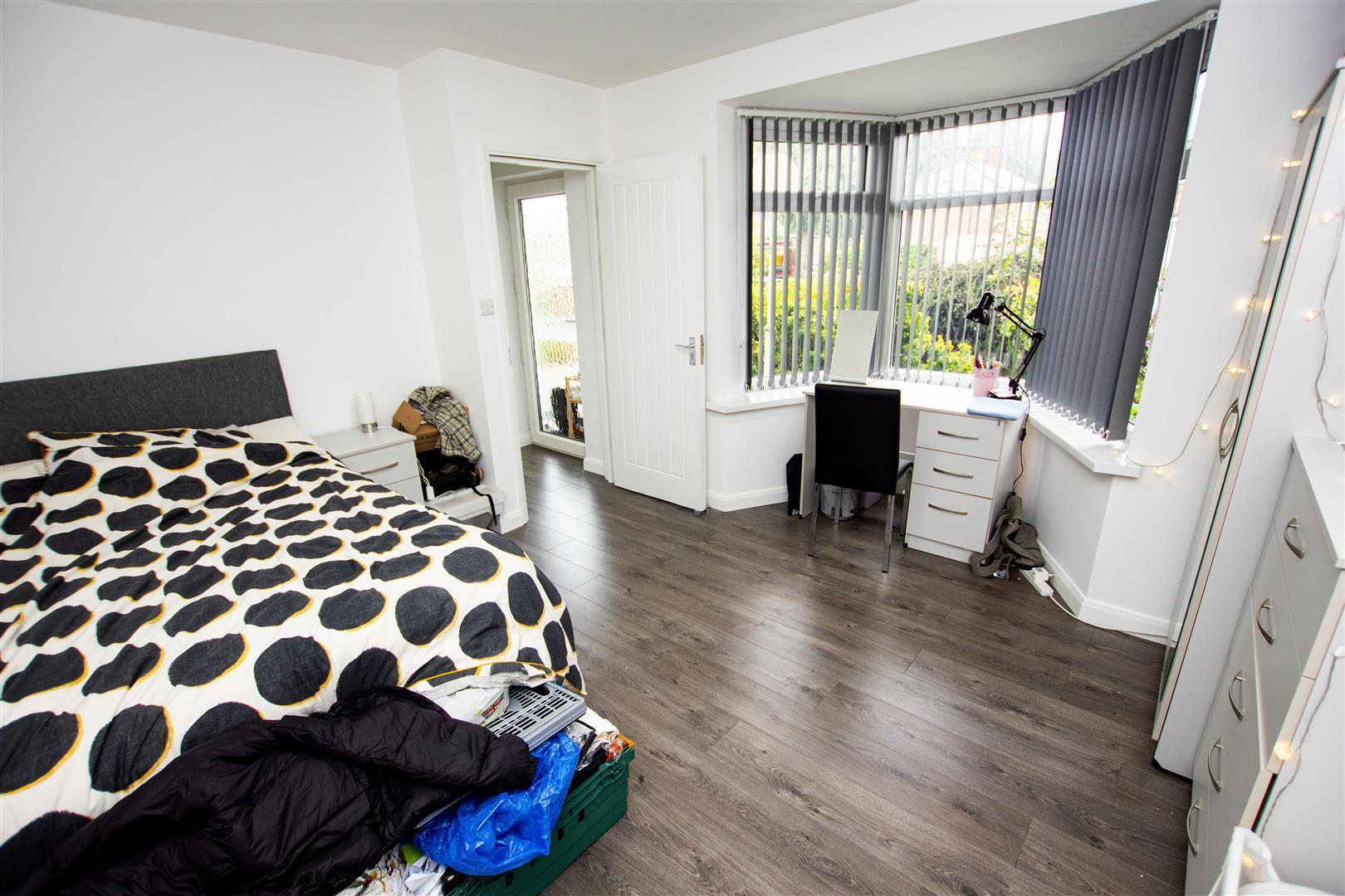 Flat Poole Crescent in Birmingham