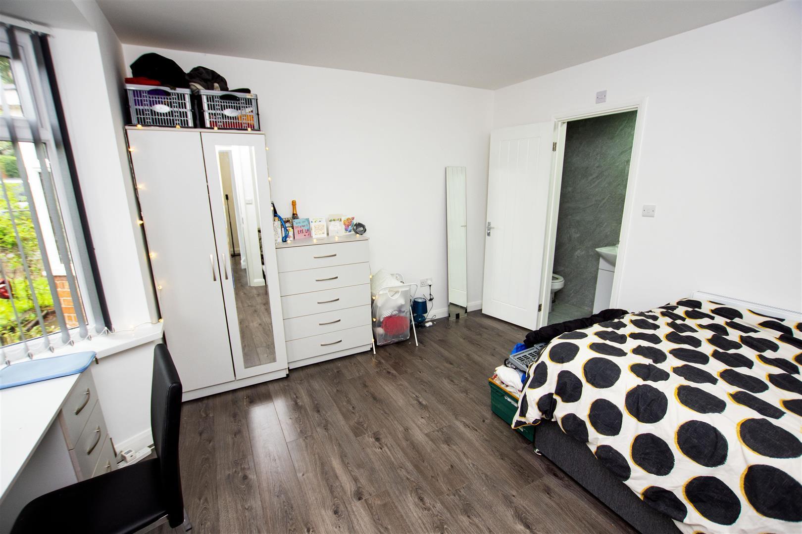 Flat Poole Crescent in Birmingham