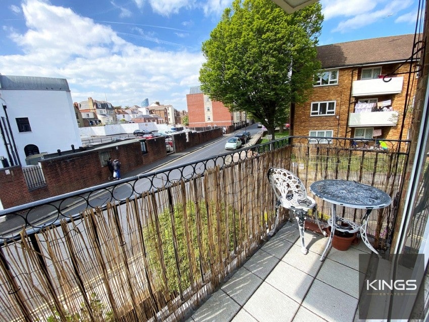 Flat Crasswell Street in Portsmouth