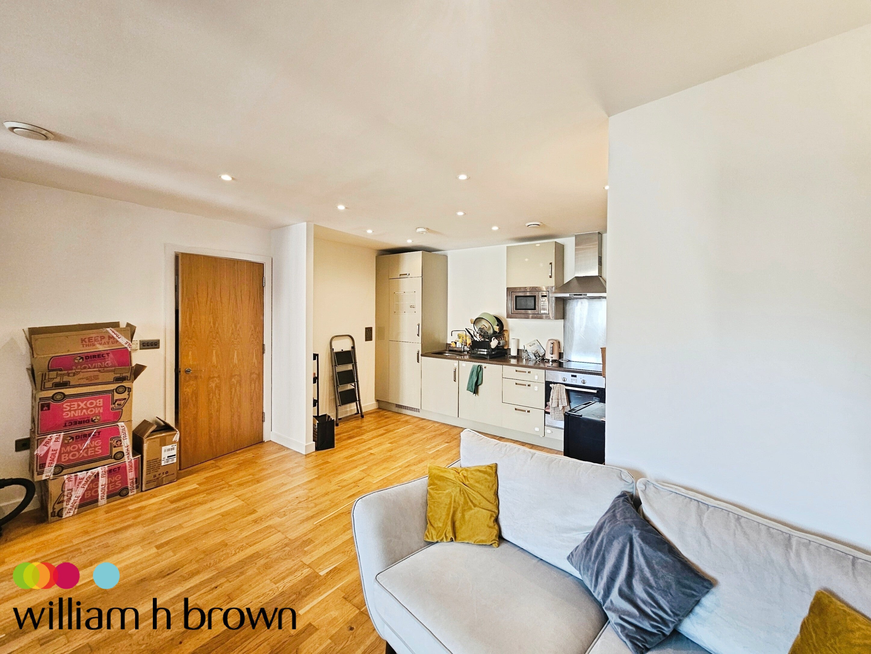 Flat Marconi Plaza in Chelmsford