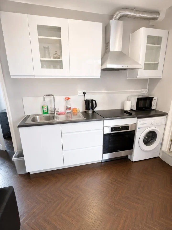 Room Victoria Road in Greater London