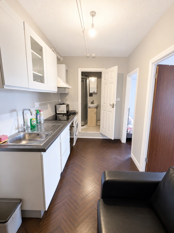 Room Victoria Road in Greater London
