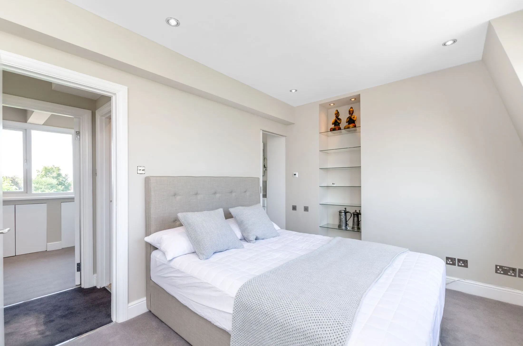 Flat Holly Hill in Greater London
