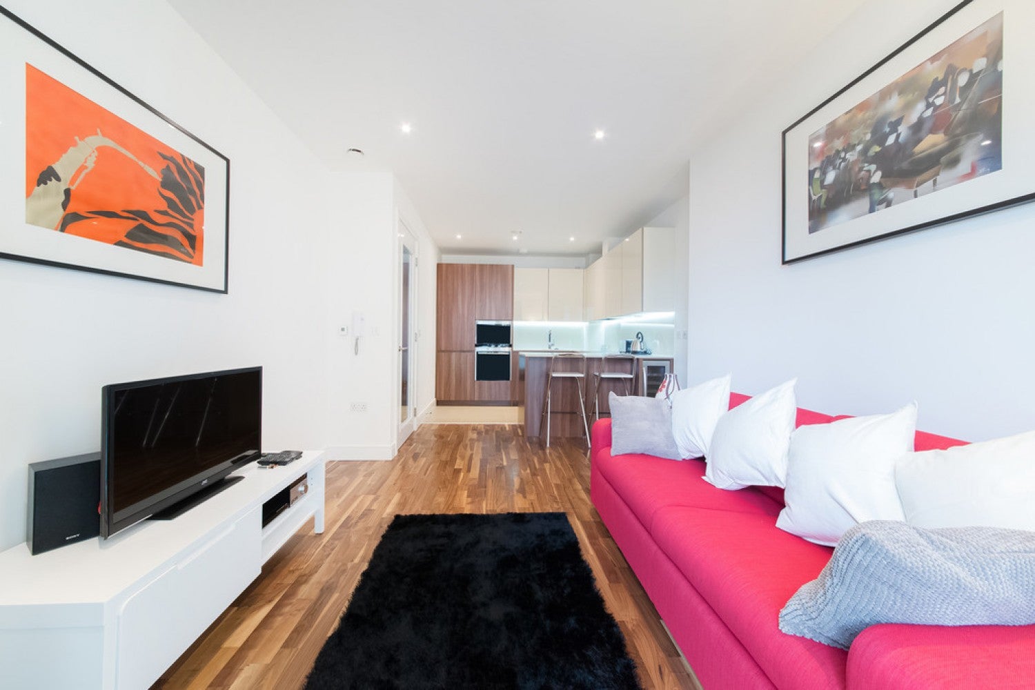 Flat Juniper Drive in Greater London