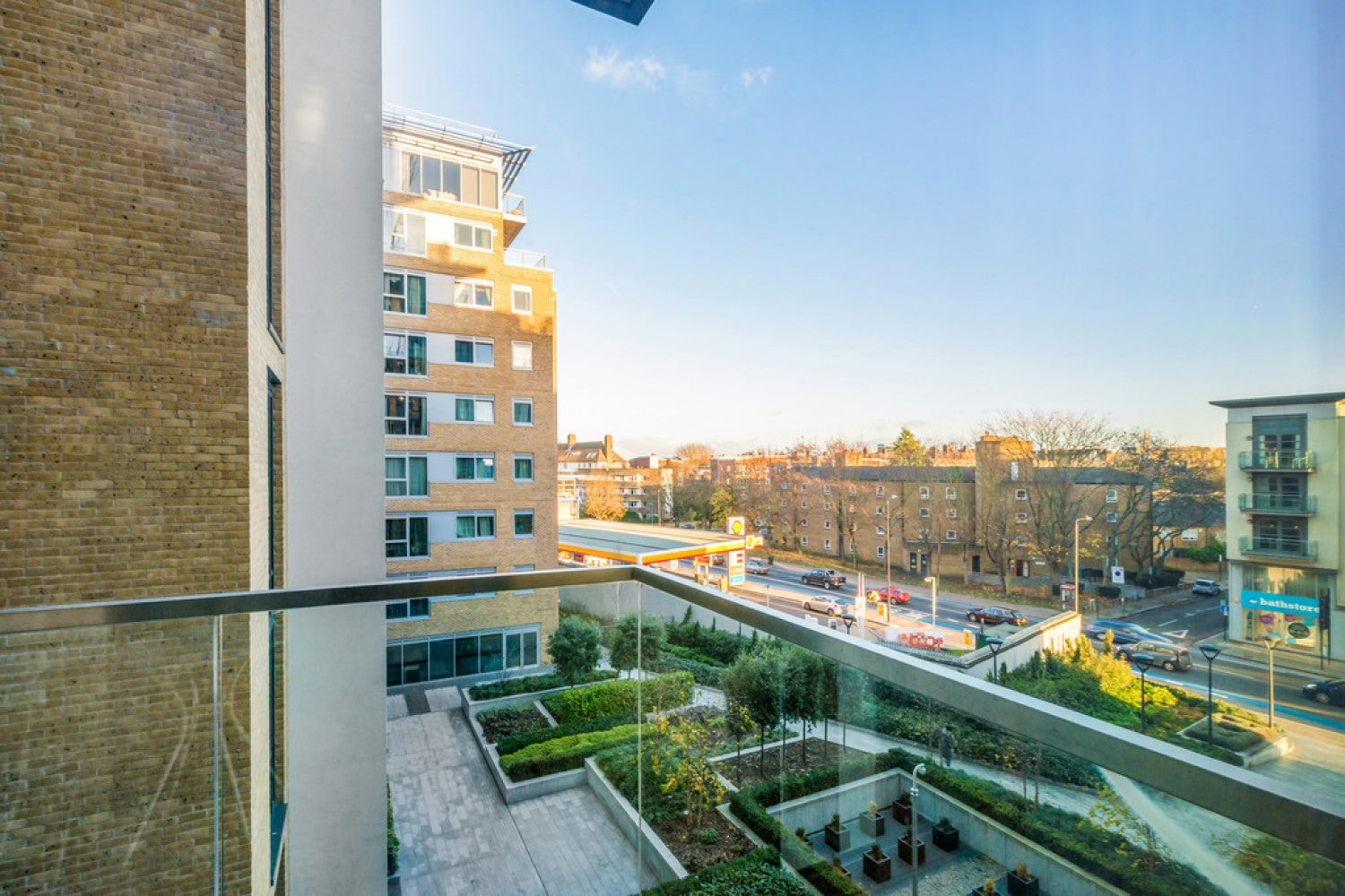 Flat Juniper Drive in Greater London